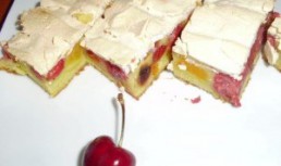 Desert cu fructe si bezea