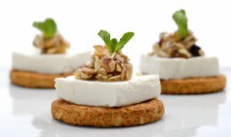 Desert cu müsli si crema de branza