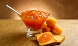 Dulceata de caise coapte cu lamaie