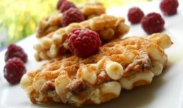 Faguri cu crema de ciocolata si dulceata de zmeura