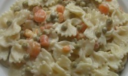 Farfalle cu legume si sos de parmezan