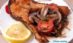 File de somon cu salata de bureti