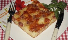 Focaccia de cartofi cu cascaval afumat si carnati