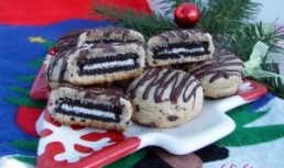 Fursecuri cu ciocolata umplute cu biscuiti Oreo