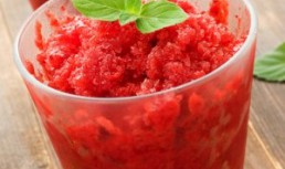 Granita cu suc de rodie si pepene rosu