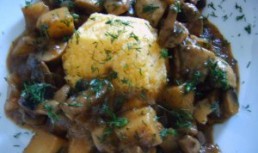 Gulas de ciuperci