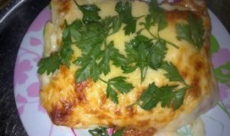 Lasagna cu carne, ciuperci si branza topita