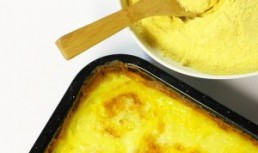 Mamaliga cu branza telemea si oua la cuptor