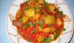 Mancare turceasca de berbecut cu legume