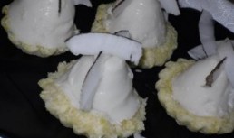 Mini delicii cu miere si cocos