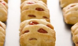Mini strudele cu crema de capsuni