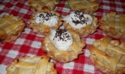 Mini tarte cu branza
