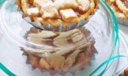 Mini tarte cu dulceata de caise