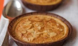 Mini Tarte Cu Mere Si Fistic Raw