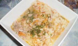 Orez picant cu legume si carne