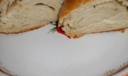 Painici cu salata de icre si unt aromat