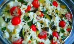 Peste copt cu avocado, branza feta si busuioc