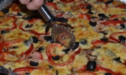 Pizza cu ardei si ciuperci