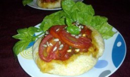 Pizzette cu rosii si busuioc