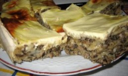Placinta cu carne si ghebe