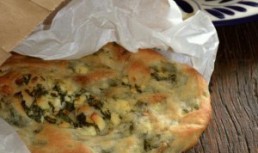 Placinte la cuptor cu branza si verdeturi