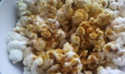 Popcorn cu curry