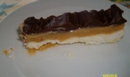 Prajitura cu blat biscuite si caramel