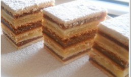 Prajitura cu foi de miere si crema de gris
