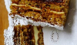 Prajitura cu foi de nuca si crema de unt