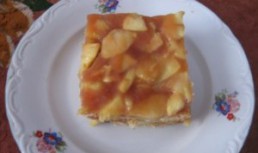 Prajitura cu mere, biscuiti si caramel