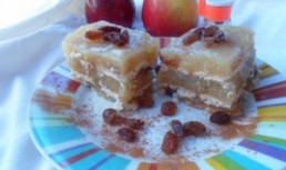 Prăjitură de post cu mere și biscuiți (fără coacere)