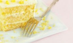 Prajitura pufoasa cu crema de lamaie