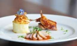 Prepelita caramelizata cu spuma de cartofi