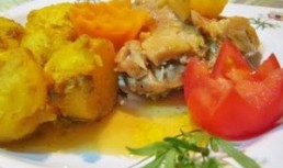 Pui picant cu ananas si cartofi aurii