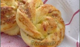 Rasucite cu branza si oregano