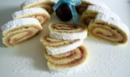 Rulada cu prune si crema de branza