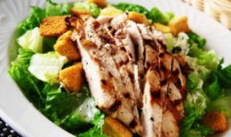 Salata cu pui si ciuperci