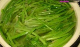 Salata de cozi de spanac