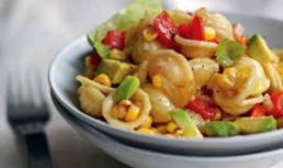 Salata de paste cu ardei copt si porumb