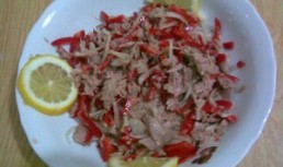Salata de peste cu legume