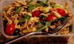 Salata de piept de pui cu paste