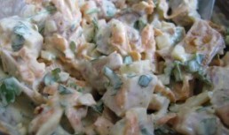 Salată de pui afumat - rețetă rapidă, gata în 10 minute