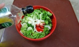 Salata de rosii si castraveti