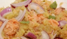 Salata de somon si cartofi inabusiti