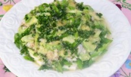 Salata de tofu cu avocado si sos wasabi