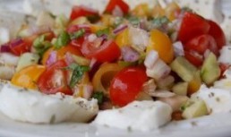 Salata De Vara Cu Mozzarella