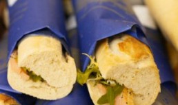 Sandwich cu file de peste la cuptor