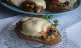 Sandwich cu ton