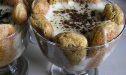 Sarlota de cafea cu ciocolata