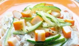 Spaghete cu castraveti si surimi